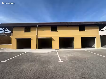 parking/box 1 pièce 18 m²