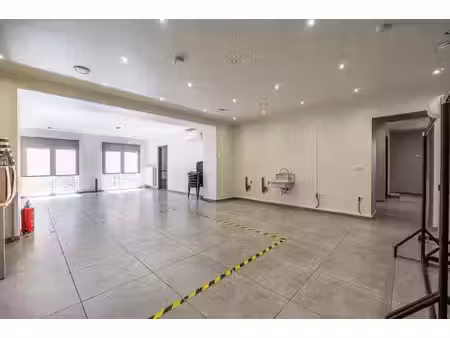 superbe immeuble mixte avec surface commerciale et duplex à