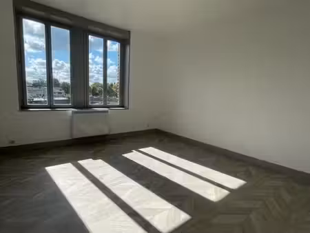 beau t2 39m2 proche centre et autoroute
