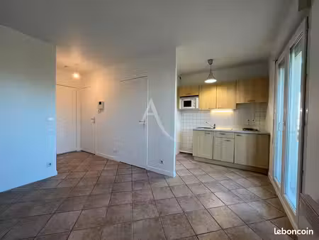 studio 1 pièce 28 m²