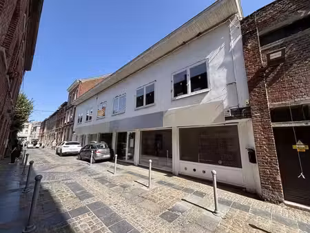 ensemble immobilier avec rez commercial et appartement 2 cha