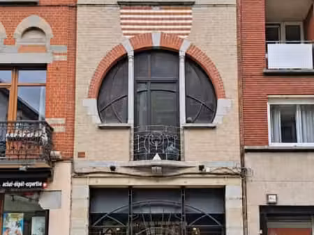 magnifique maison de commerce et d’habitation dans le centre