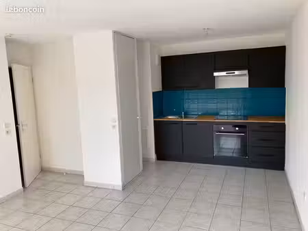 t3 récent sur lons avec terrasse