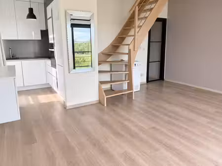 très bel appartement 2 chambres avec accès jardin