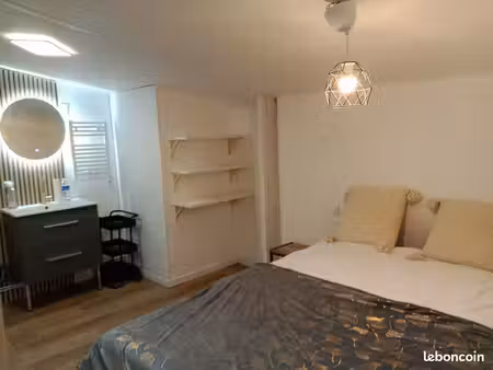 t2 49 m² rénové – fac de droit – 580 cc – bail étudiant