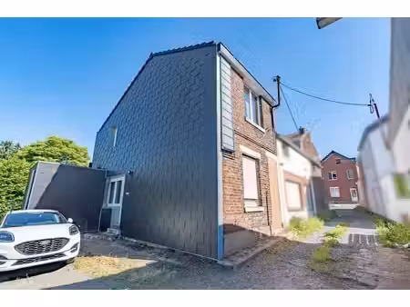 maison 2ch avec parking proche des commodités !