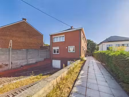 maison 4 chambres avec 2 garages et très grand jardin