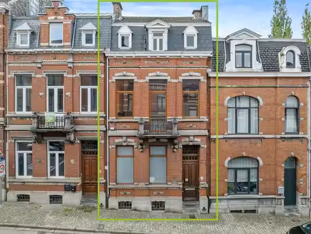 maison de maître: bureaux-appart 2 ch cour-jardin-terrasse