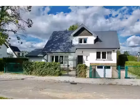 villa 2 chambres avec jardin et garages