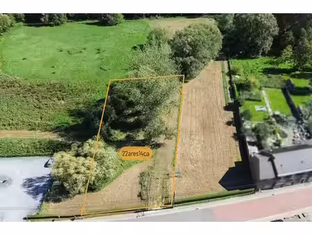 grand terrain plat pour une ou deux maisons