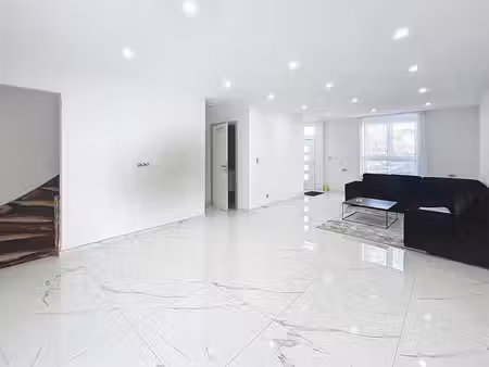 grande maison 3 chambres avec terrasse.