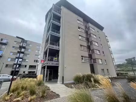 peb : a ! appartement 2 ch. avec cave et parking intérieur