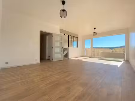 bel appartement à jambes