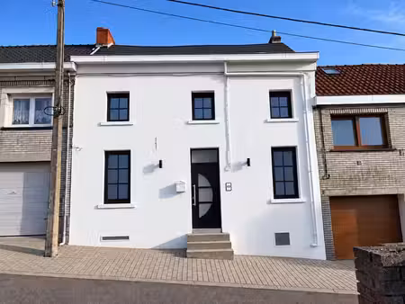 jolie maison 2 façades 4 chambres avec jardin plein sud