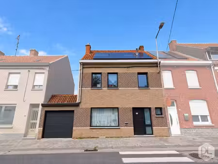 spacieuse maison avec 4 chambres  garage 2 voitures et grand