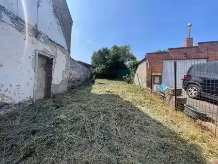 rue calme  terrain à bâtir avec permis accordé !