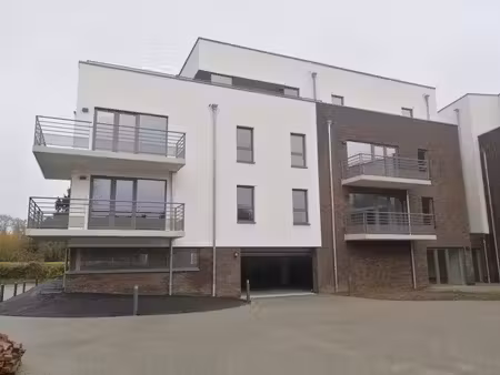 très bel appartement 2 chambres avec cave et parking int.