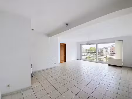 à louer – appartement 2 chambres avec parking couvert à mons