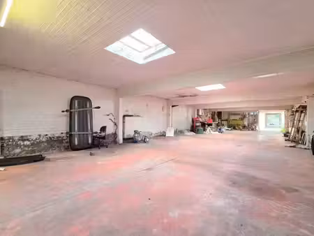 charles - quint entrepôt / parking de 184 m² (8 parkings)