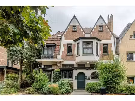 villa trois façades unique de 1927 avec garage et jardin