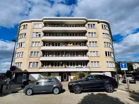 métro hankar  beau studio de 48m² + terrasse