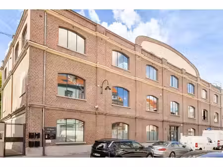 laeken  prox tour&taxis  bureaux +/- 605m² + 2p a vendre