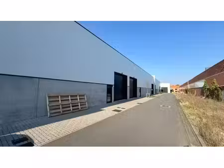 entrepôt récemment disponible à la location dans le parc d'