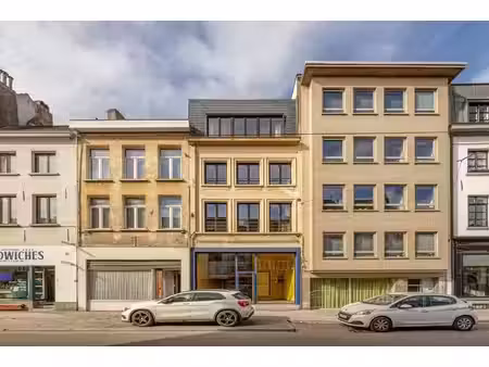 veelzijdig opbrengsteigendom met aparte woongelegeheid en...