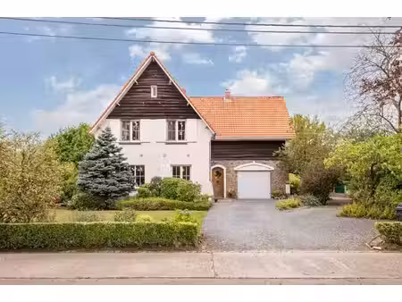 karaktervolle woning met 5 slaapkamers op 9 6 are op uits...