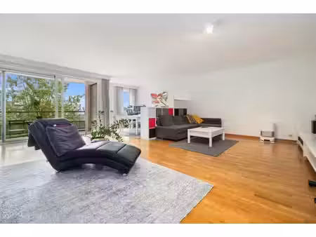 woluwe-saint-pierre  spacieux appart. 3 ch + cave + box xxl