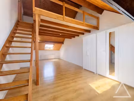 appartement avec mezanine situé à coté du square ambiorix