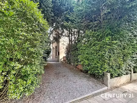maison unifamiliale avec jardin avant + emplacement parking