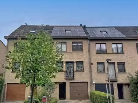 maison unifamiliale de type bel-étage avec garage et grenier