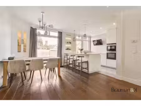 villa de luxe à vendre dans le quartier les cougoulins-rastines