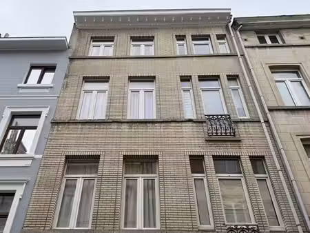 studio meublé à louer-ixelles–700 € toutes charges comprises