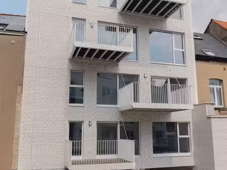 appartement récent de 2 chambres à proximité de tour et taxi