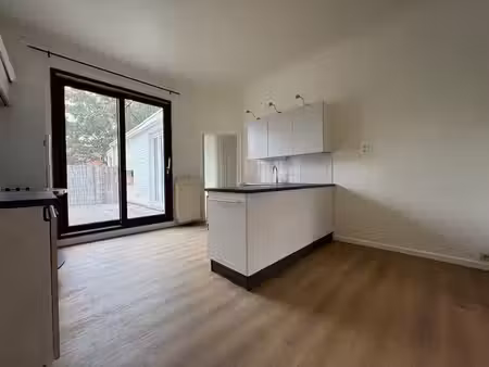 uccle - appartement une chambre + bureau + ch de bonne
