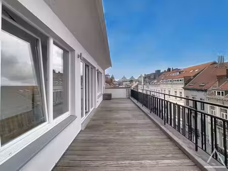 châtelain  magnifique penthouse 3 chambres