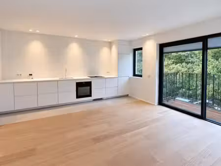 uccle - superbe appartement entièrement rénové avec terrasse