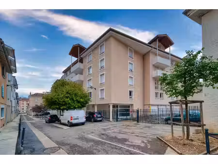 t4 avec terrasse et garage - voiron centre au calme