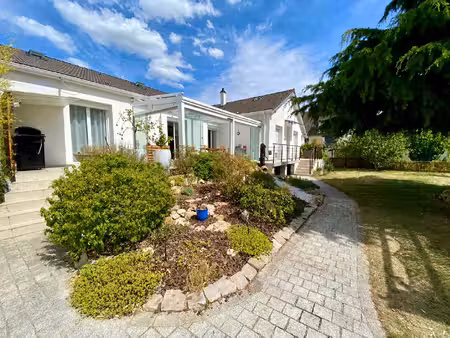 maison plain-pied 4 chambres  757 m² de terrain  12 mins gare !