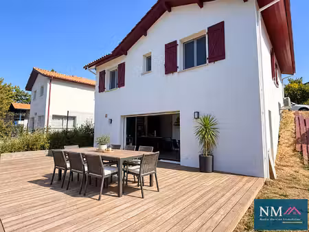urcuit maison neuve au calme avec garage