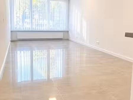 magnifique appartement rénové au rez-de-chaussée à deurne