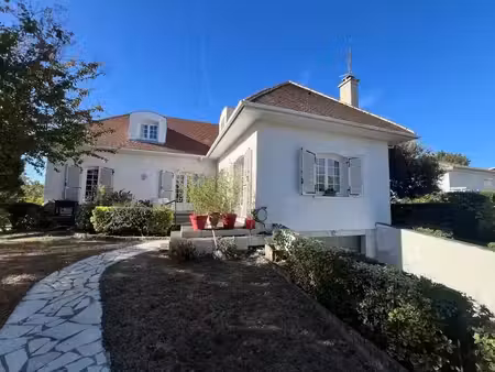 vente propriété 5 pièces 184 m² à carbon-blanc (33560)  455 000 €