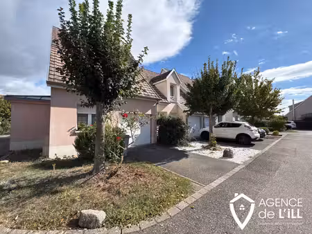 charmante maison mitoyenne au calme avec terrasse et jardin