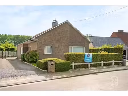 bungalow spacieux avec 3 ch.  garage et jardin à berchem