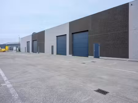 nouvel entrepôt situé au centre de zwevezele