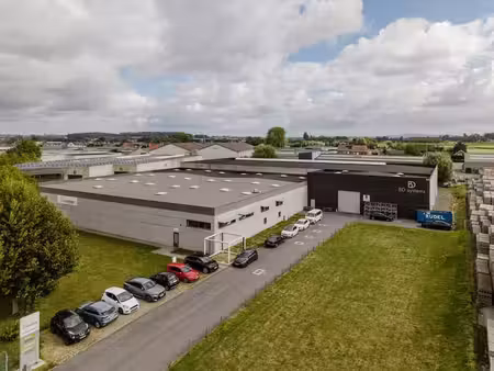 bâtiment commercial à louer dans le i.z. van spiere-helkijn