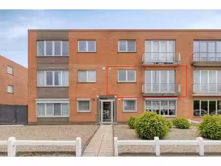 appartement de deux chambres avec garage à sint-kruis (bruge