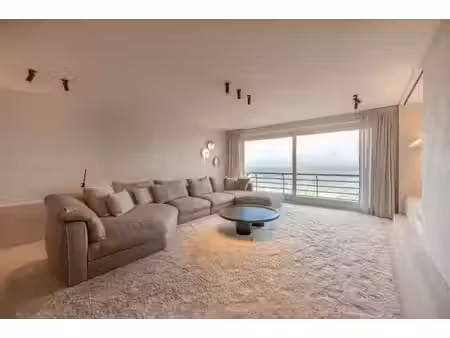 duplex avec vue mer frontale près de la place du triangle